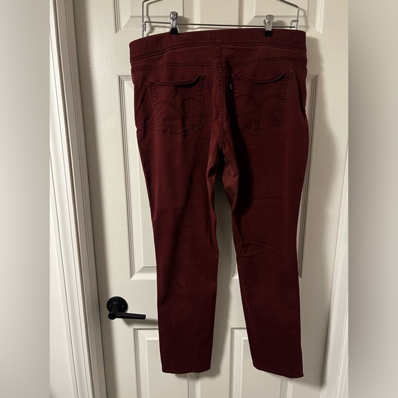 Levi’s Women’s Stretch Jean in 16S W33 L30 in Maroon/ Wine Color - Picture 5 of 7